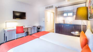 1 bedroom, in-room safe, desk, soundproofing