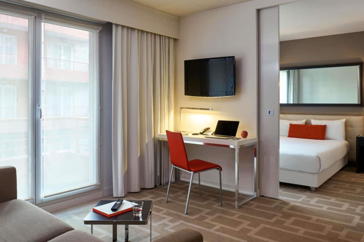 Apartment, 1 Bedroom | In-room safe, desk, soundproofing, free cribs/infant beds