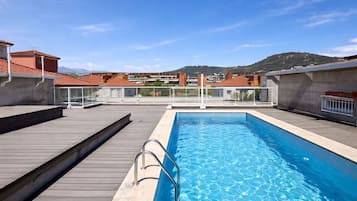 Sesongbasert utendørsbasseng