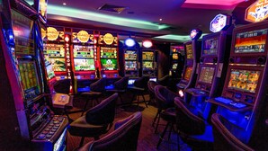 Unclassified image, 3 of 52, button - Coolangatta Sands Hotel - Hostel (Coolangatta)