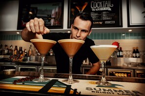 Food and drink - Coolangatta Sands Hotel - Hostel (Coolangatta)