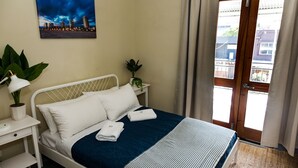 Unclassified image, 2 of 52, button - Coolangatta Sands Hotel - Hostel (Coolangatta)