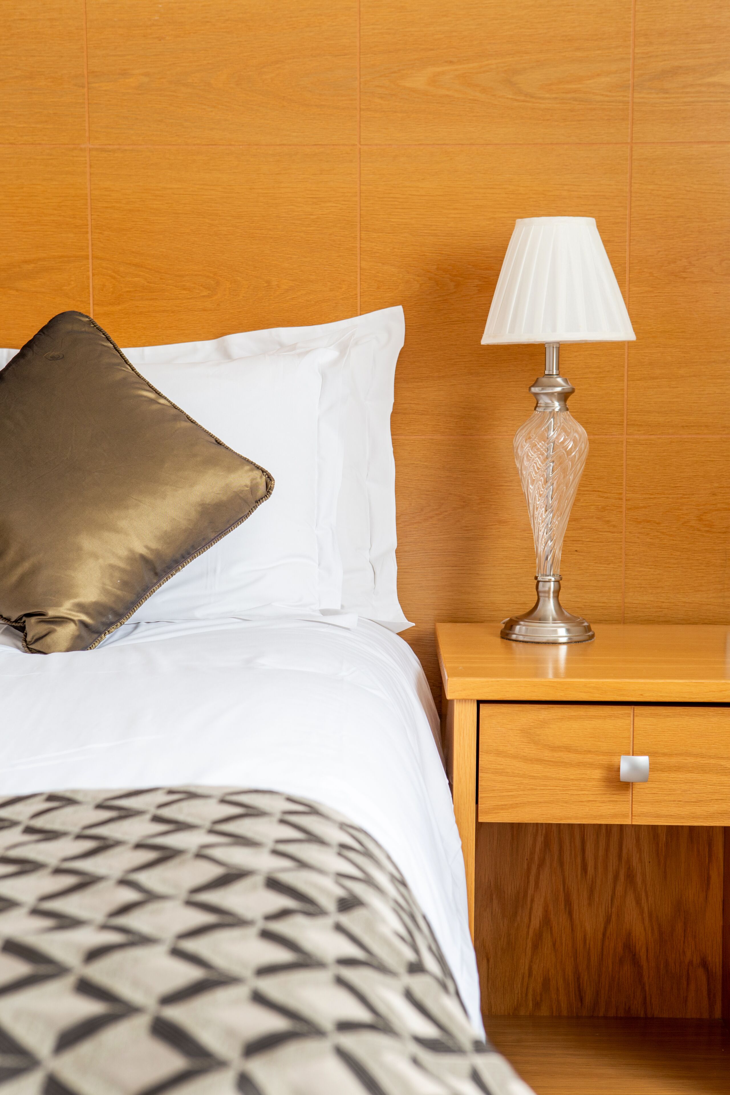 standard twin room | desk, laptop workspace, iron/ironing board, rollaway beds