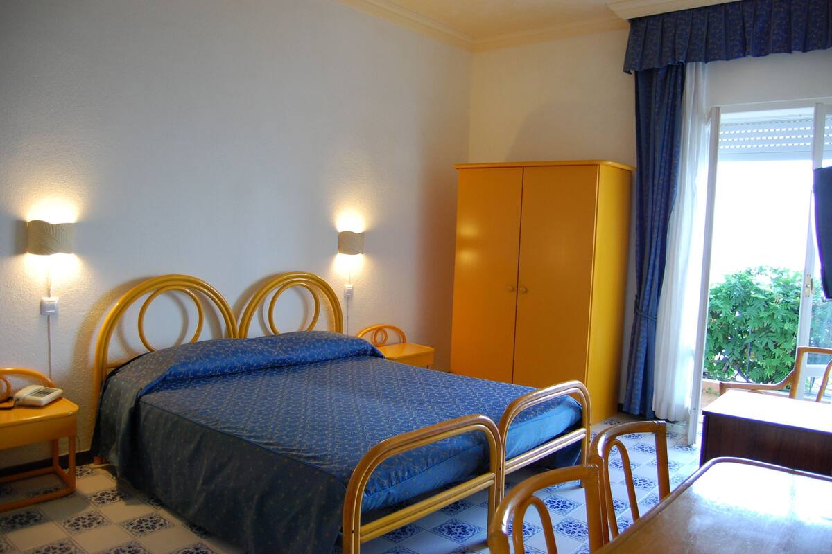 superior double or twin room | 1 bedroom, minibar, in-room safe, desk