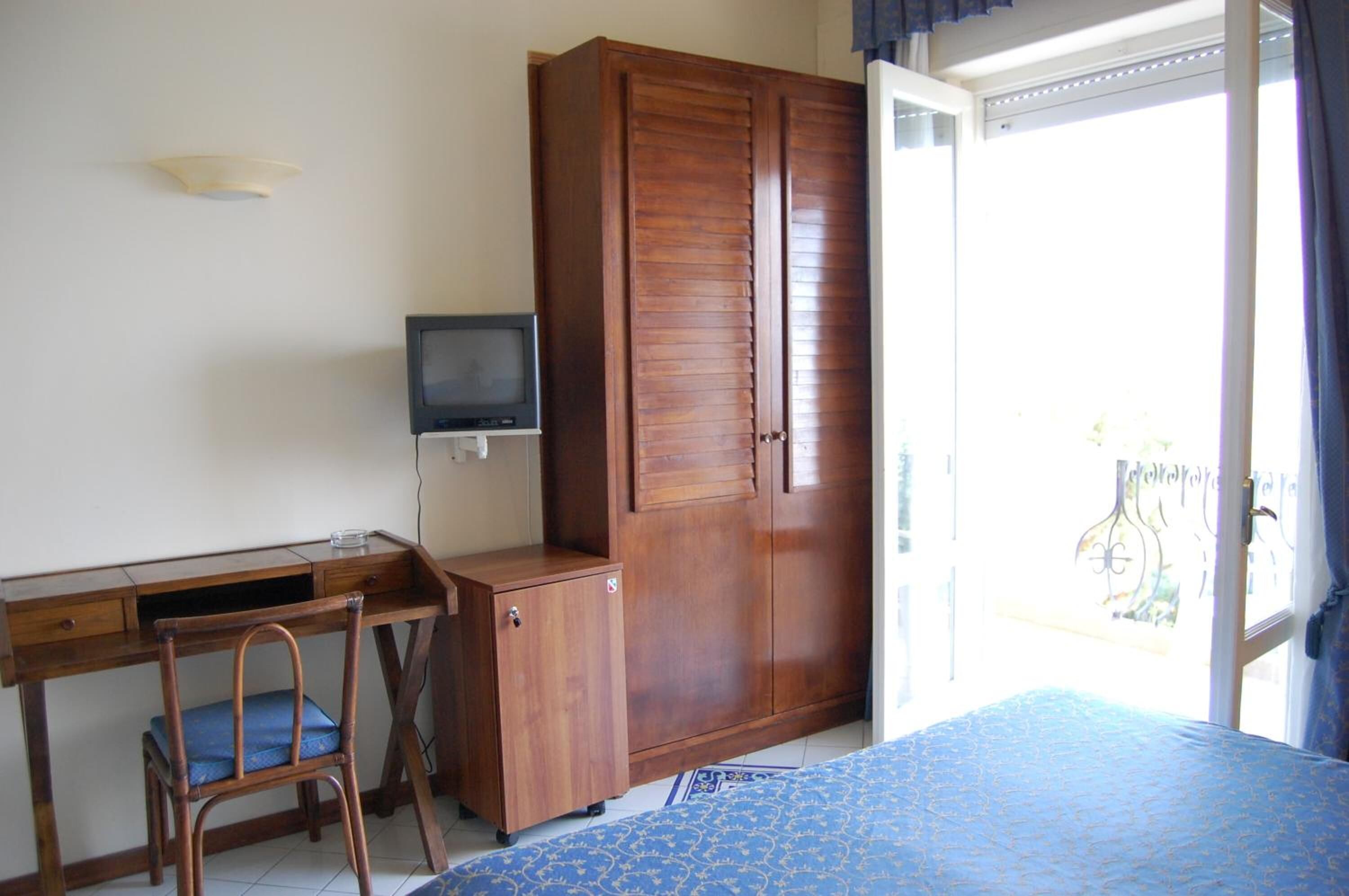 1 bedroom, minibar, in-room safe, desk
