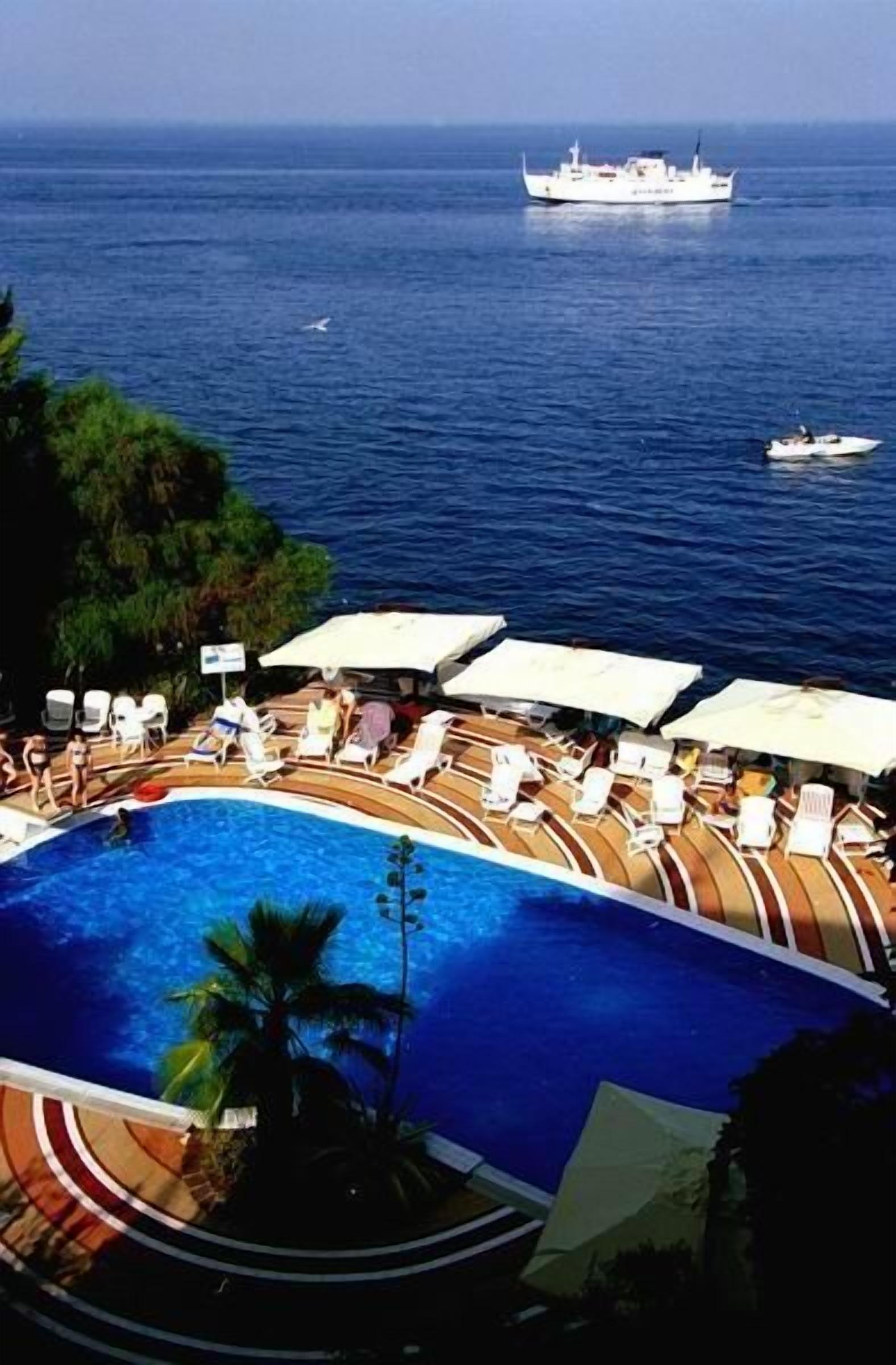 2 outdoor pools, pool umbrellas, pool loungers