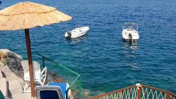 Una spiaggia nelle vicinanze