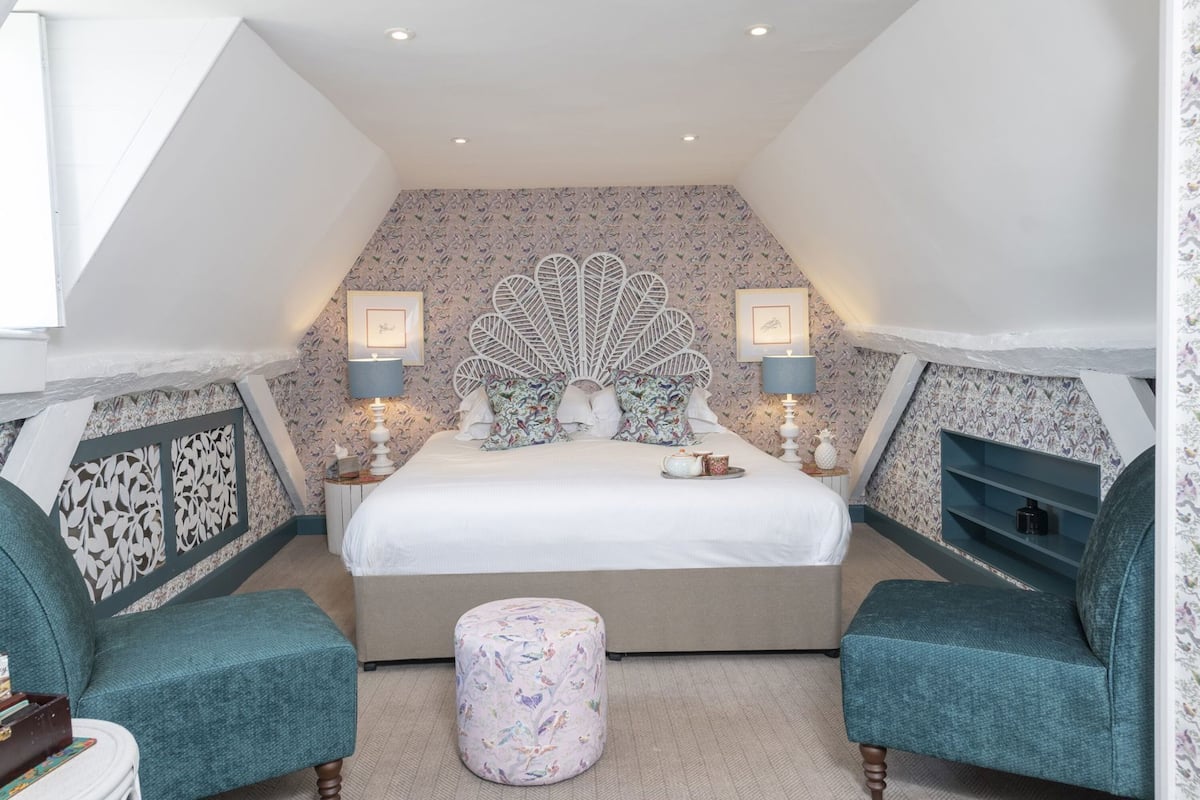 Bàn, bàn ủi/dụng cụ ủi quần áo, truy cập Internet không dây miễn phí