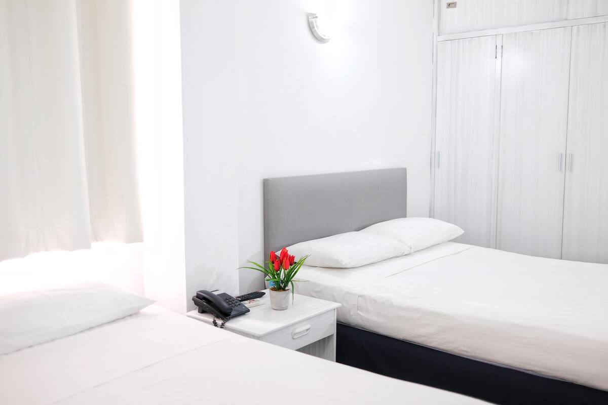 Minibar, desk, cribs (free), WiFi (free)