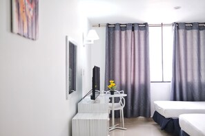 Kamar Quadruple | Minibar, meja kerja, tempat tidur bayi gratis, dan Wi-Fi gratis