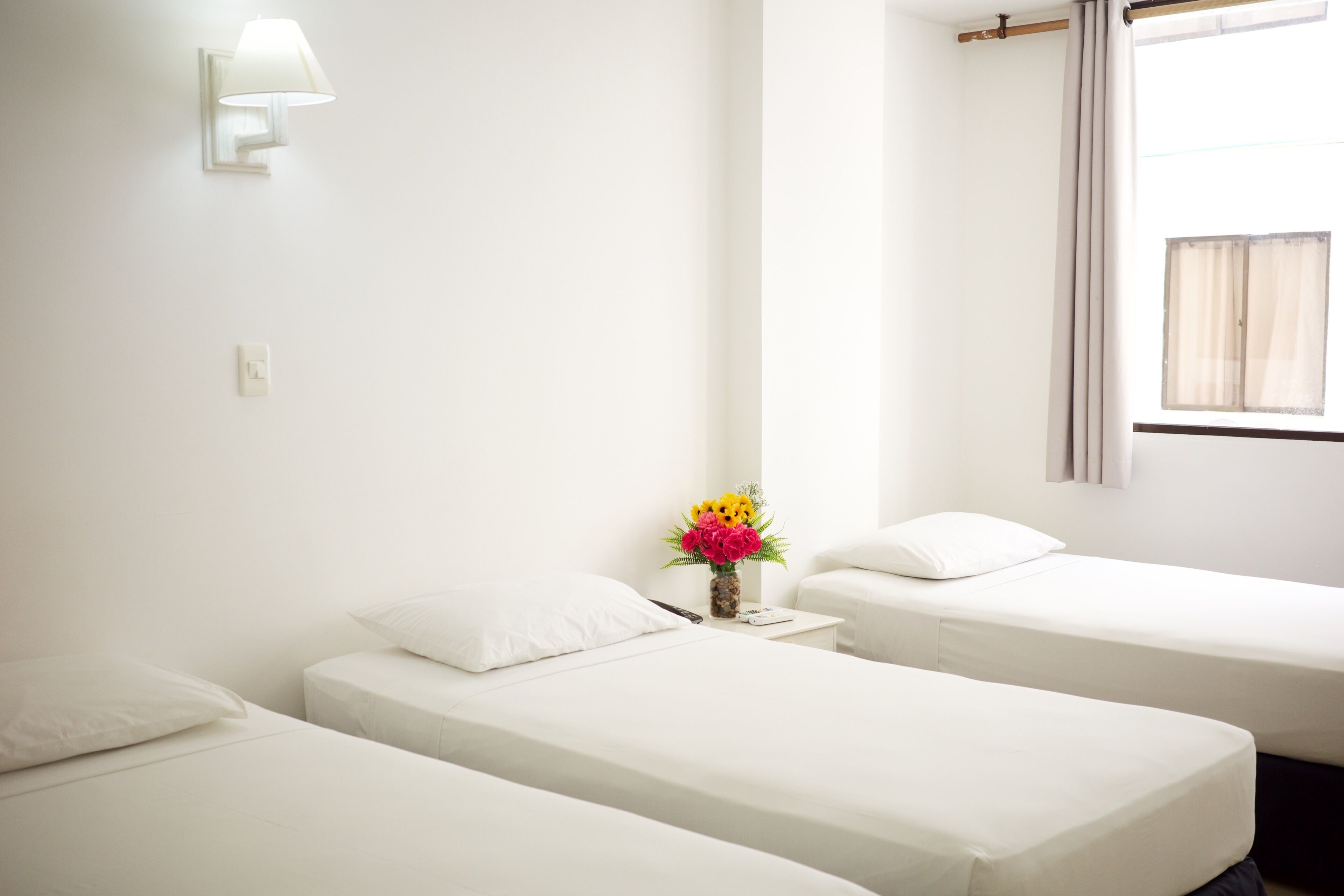 Bar mini, meja, katil bayi/kot (percuma), Wi-fi percuma 