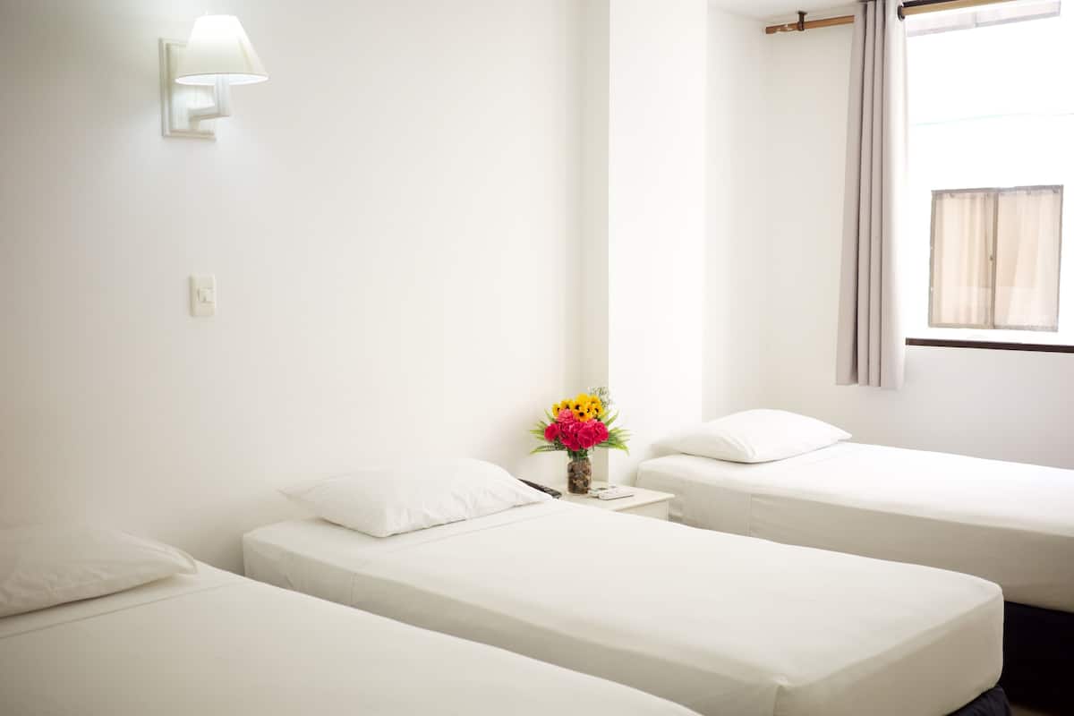 Minibaari, työpöytä, ilmaiset vauvansängyt, ilmainen Wi-Fi