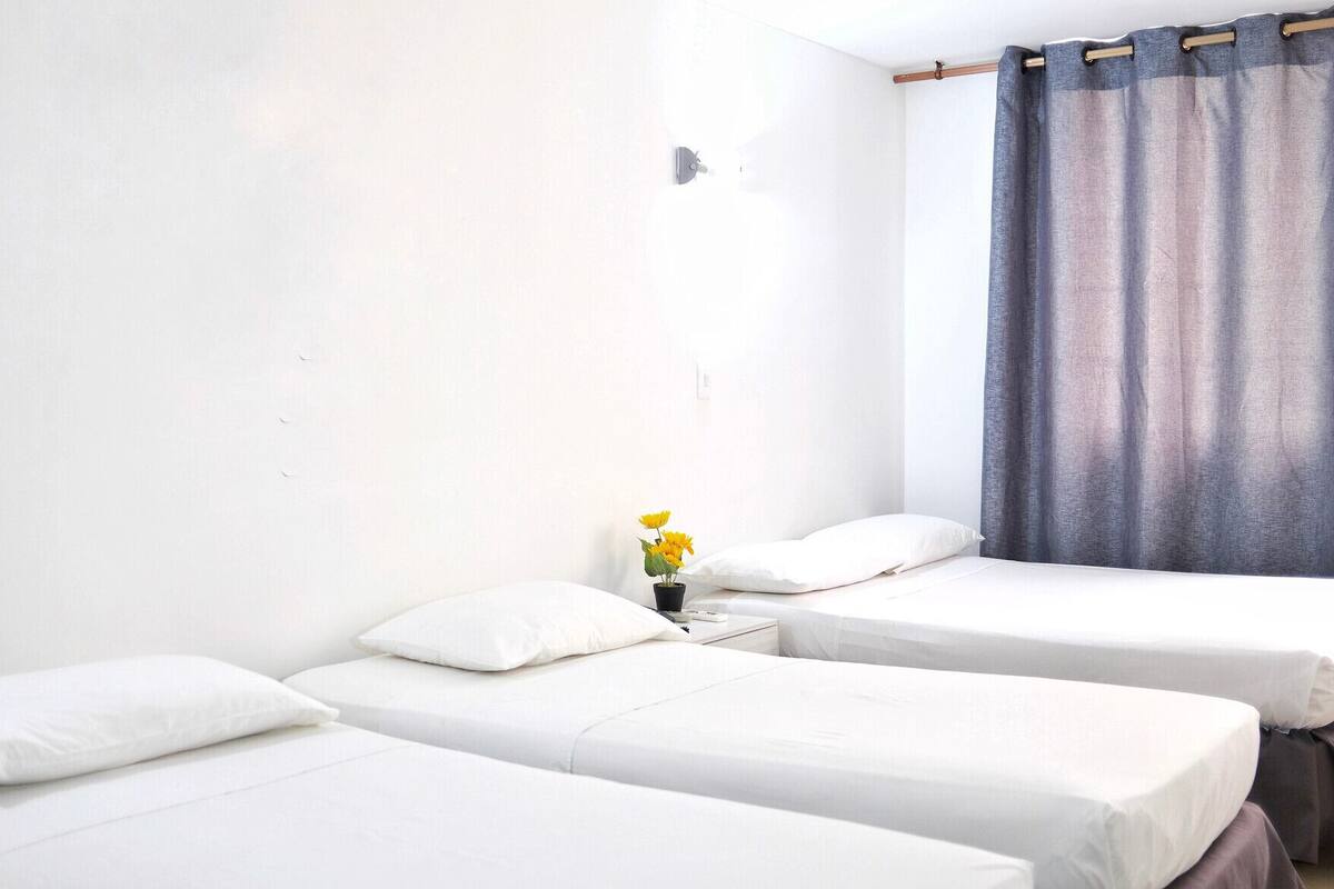 Minibar, desk, cribs (free), WiFi (free)