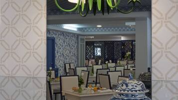 Päivittäinen buffetaamiainen (8 EUR per henkilö)