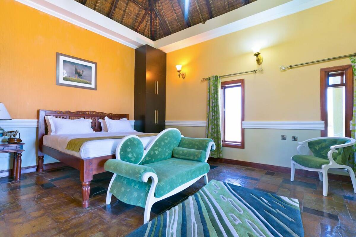 Luxury Suite | Desk, cribs (surcharge), individually decorated