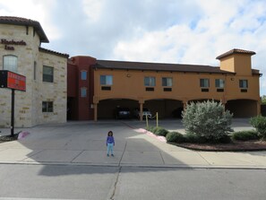 Exterior - La Hacienda near Alamodome & Riverwalk (San Antonio)