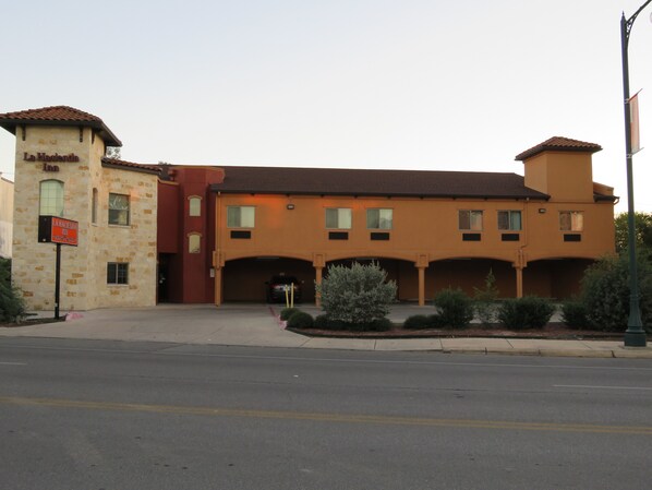 Street view - La Hacienda near Alamodome & Riverwalk (San Antonio)