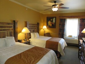 1 bedroom, down duvets, desk, blackout curtains - La Hacienda near Alamodome & Riverwalk (San Antonio)