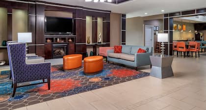 Comfort Inn & Suites Cleveland TX