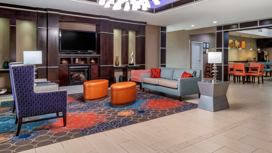 Comfort Inn & Suites Cleveland TX