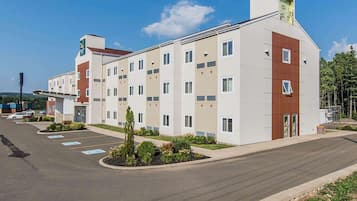 Stylish hotel with a symmetrical facade, offering a uniform room layout and a pleasant outdoor environment.