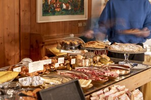 Daily buffet breakfast for a fee - Ambra Cortina Luxury & Fashion Boutique Hotel (Cortina d'Ampezzo)