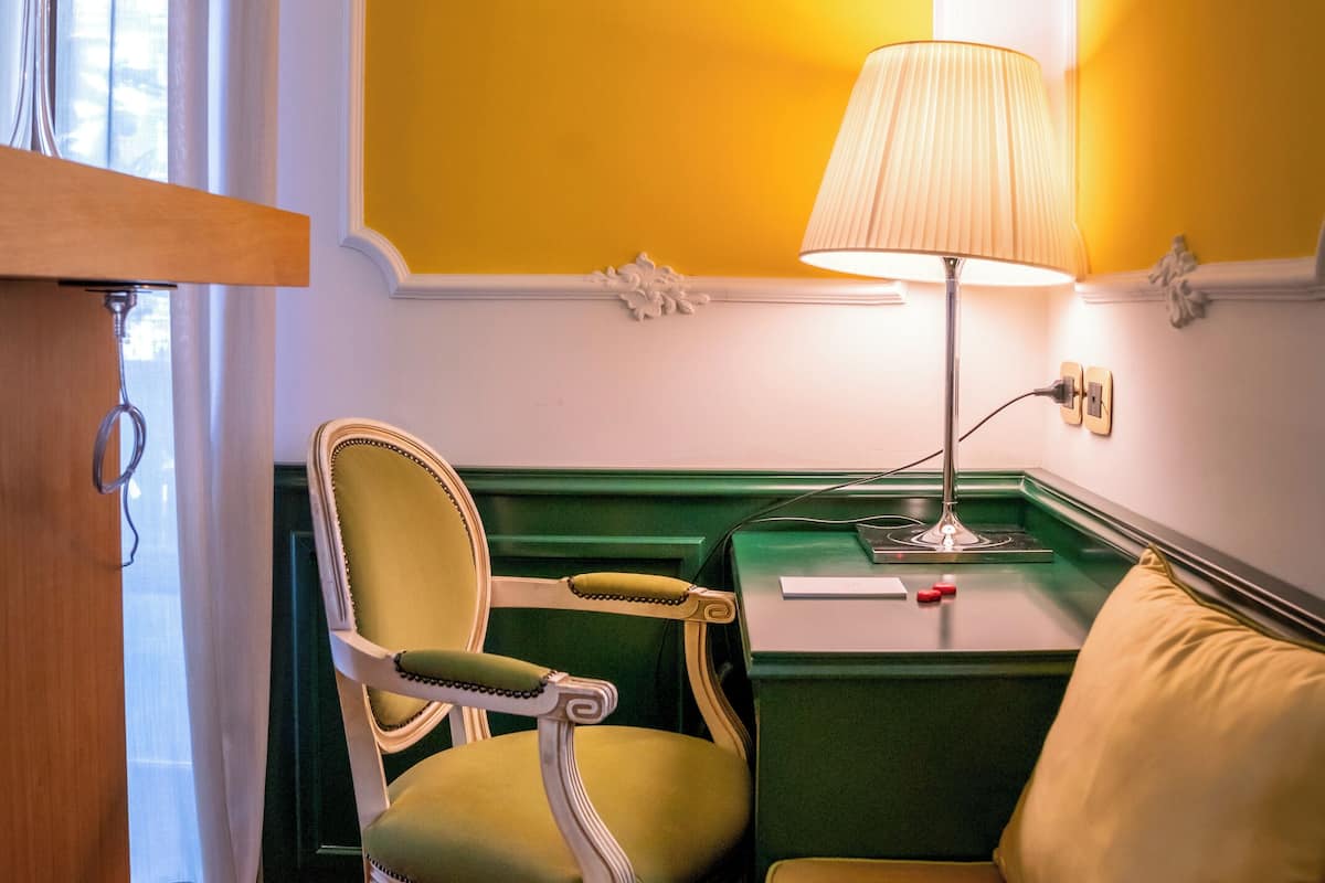 deluxe double room (emotion) | 1 bedroom, in-room safe, free wifi, bed sheets