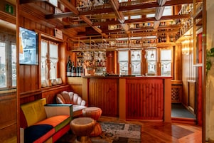 Cocktail bar