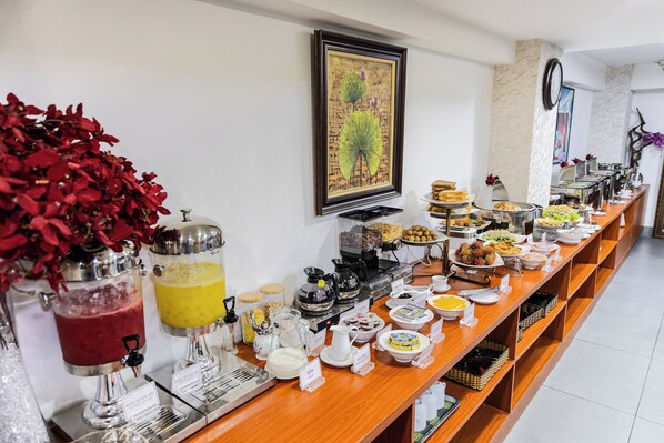 Free daily buffet breakfast 
