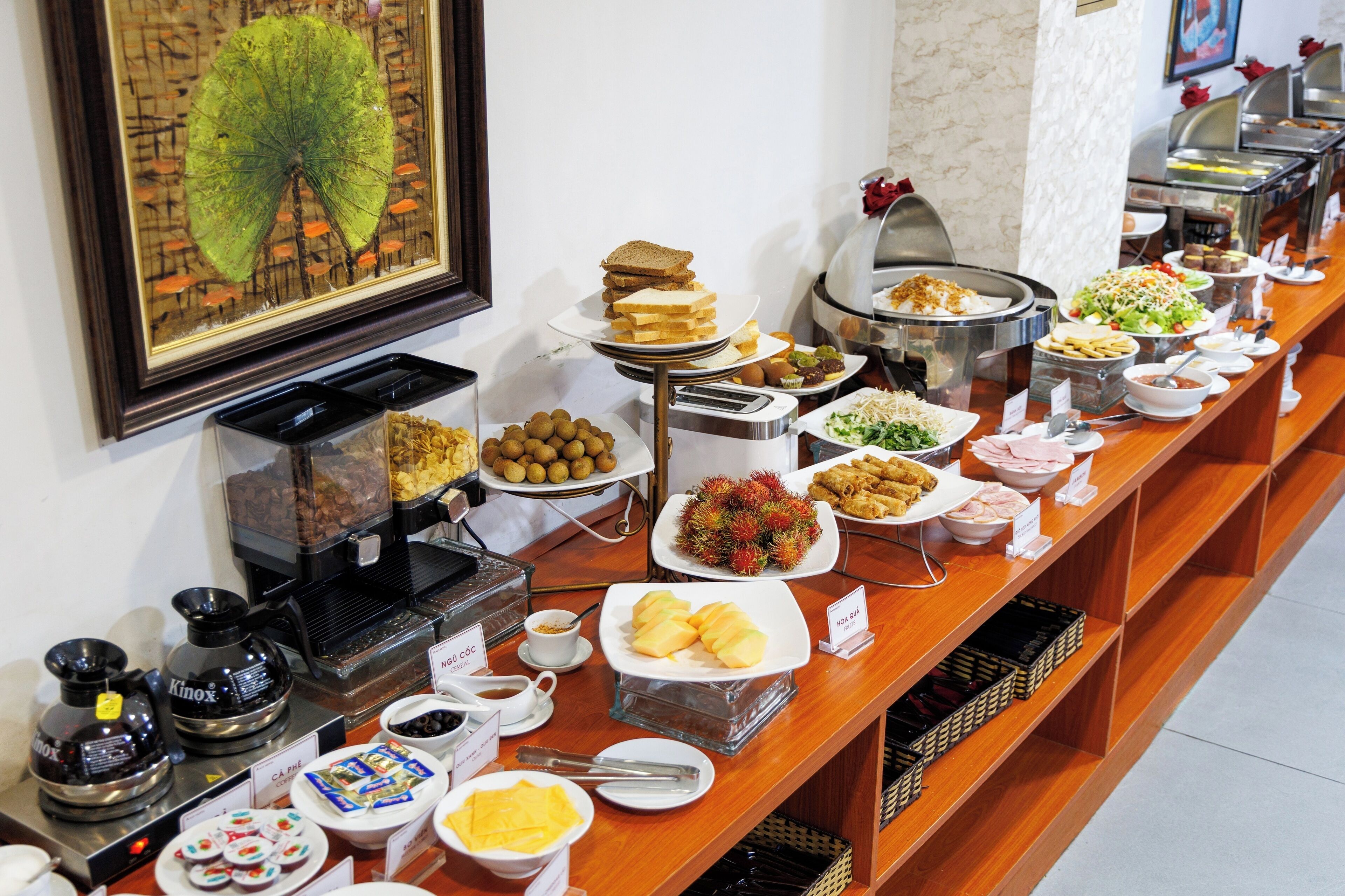 含每日吃到飽早餐