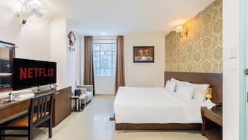 Deluxe Double Room | 1 bedroom, minibar, in-room safe, blackout drapes