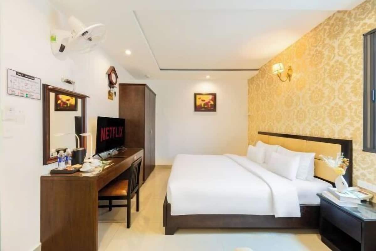 Minibar, coffres-forts dans les chambres, rideaux occultants