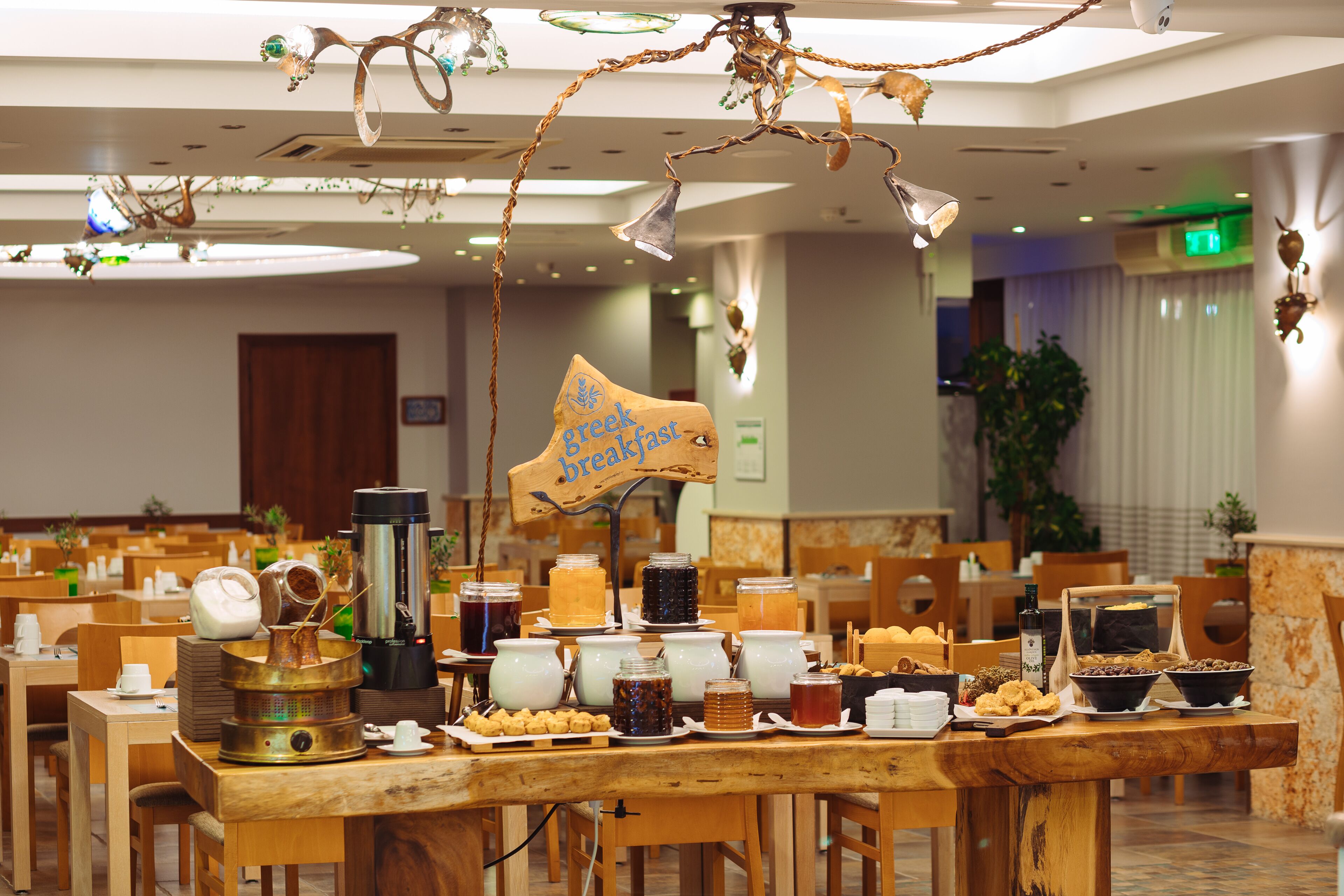 free daily full breakfast