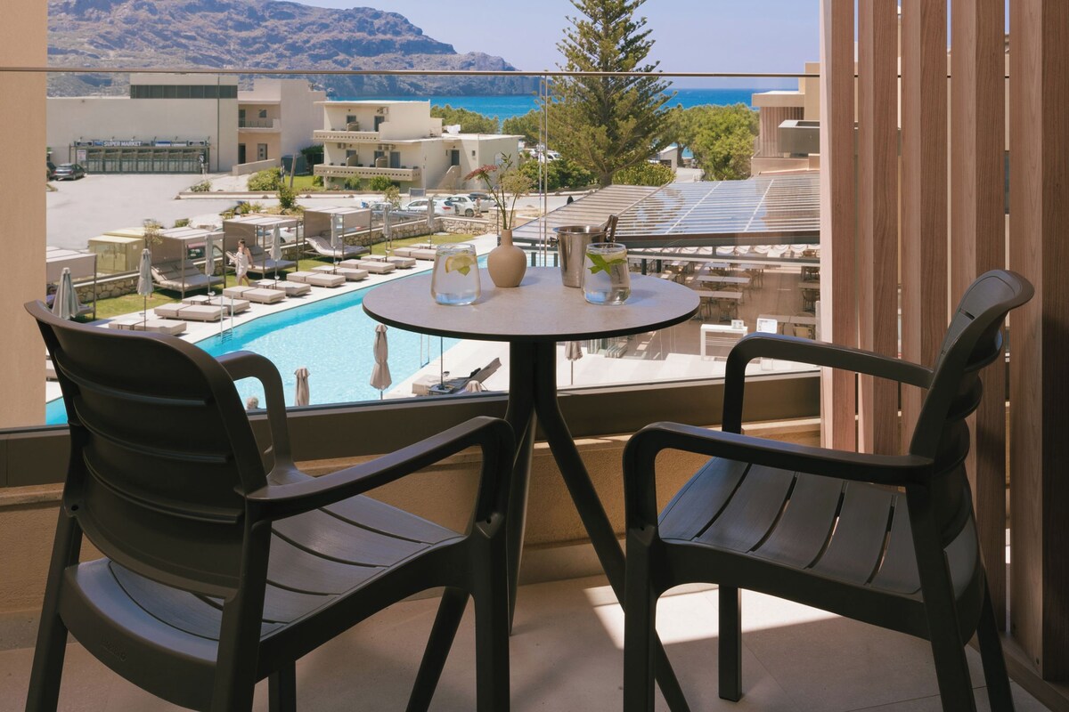 Deluxe Room with Sea View | Terrace/patio