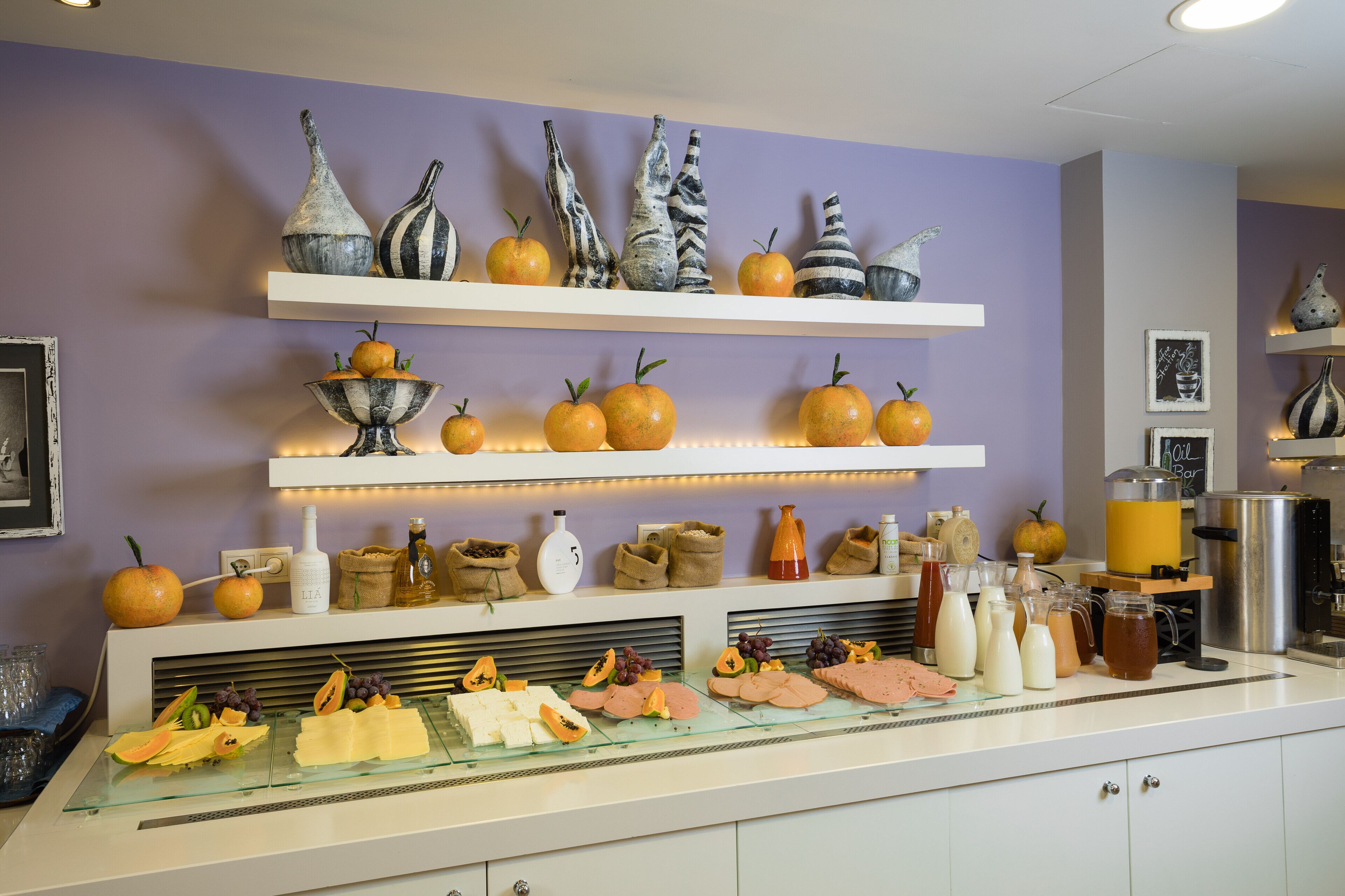 free daily full breakfast