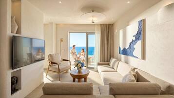 Sengetøy av topp kvalitet, senger med overmadrass og safe på rommet