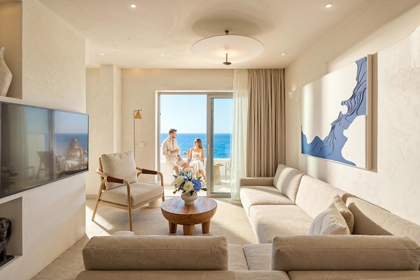 Premium bedding, pillowtop beds, in-room safe, desk