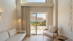 高档床上用品、加厚床垫、客房内保险箱、办公桌