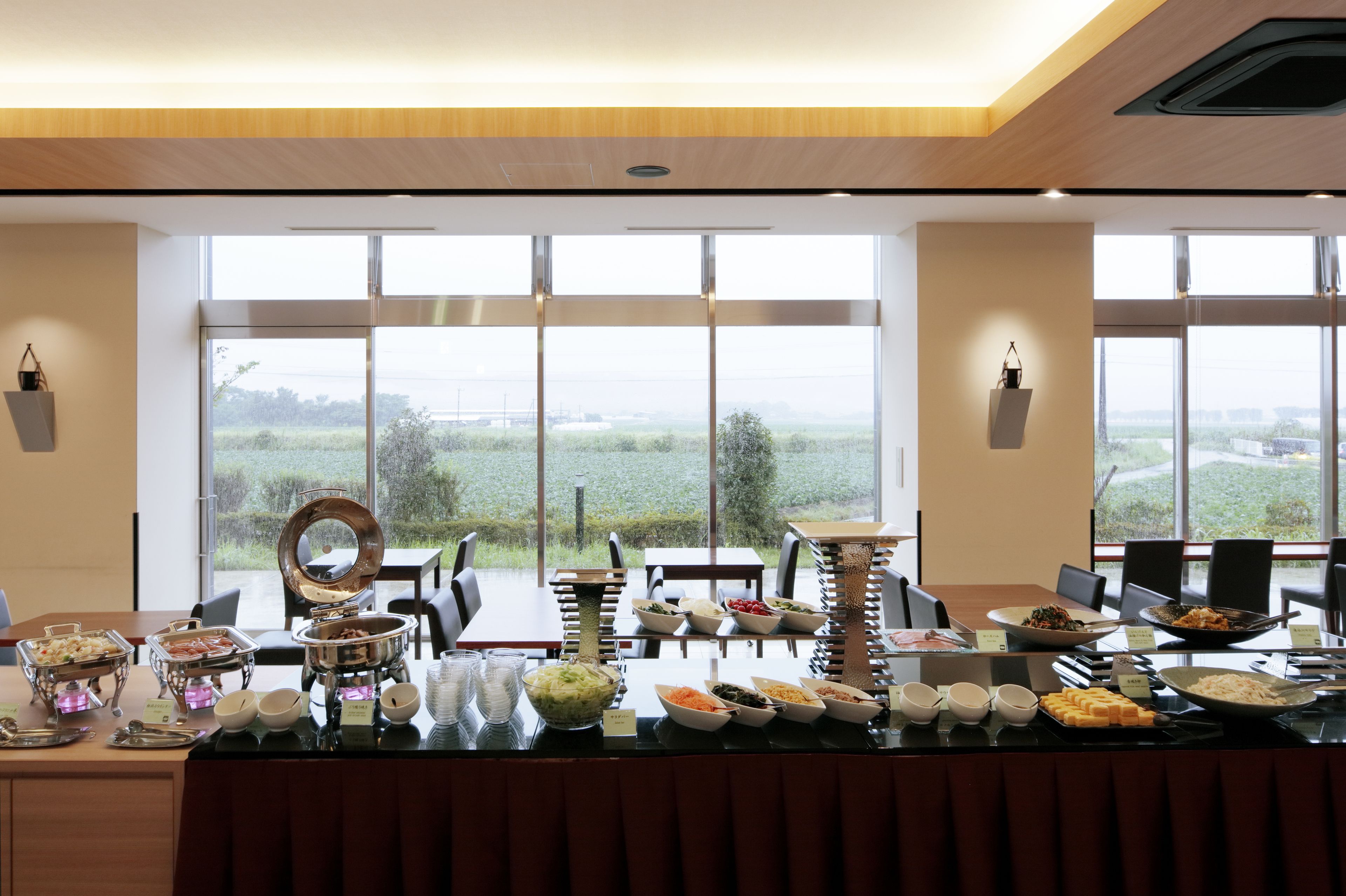 daily buffet breakfast for a fee