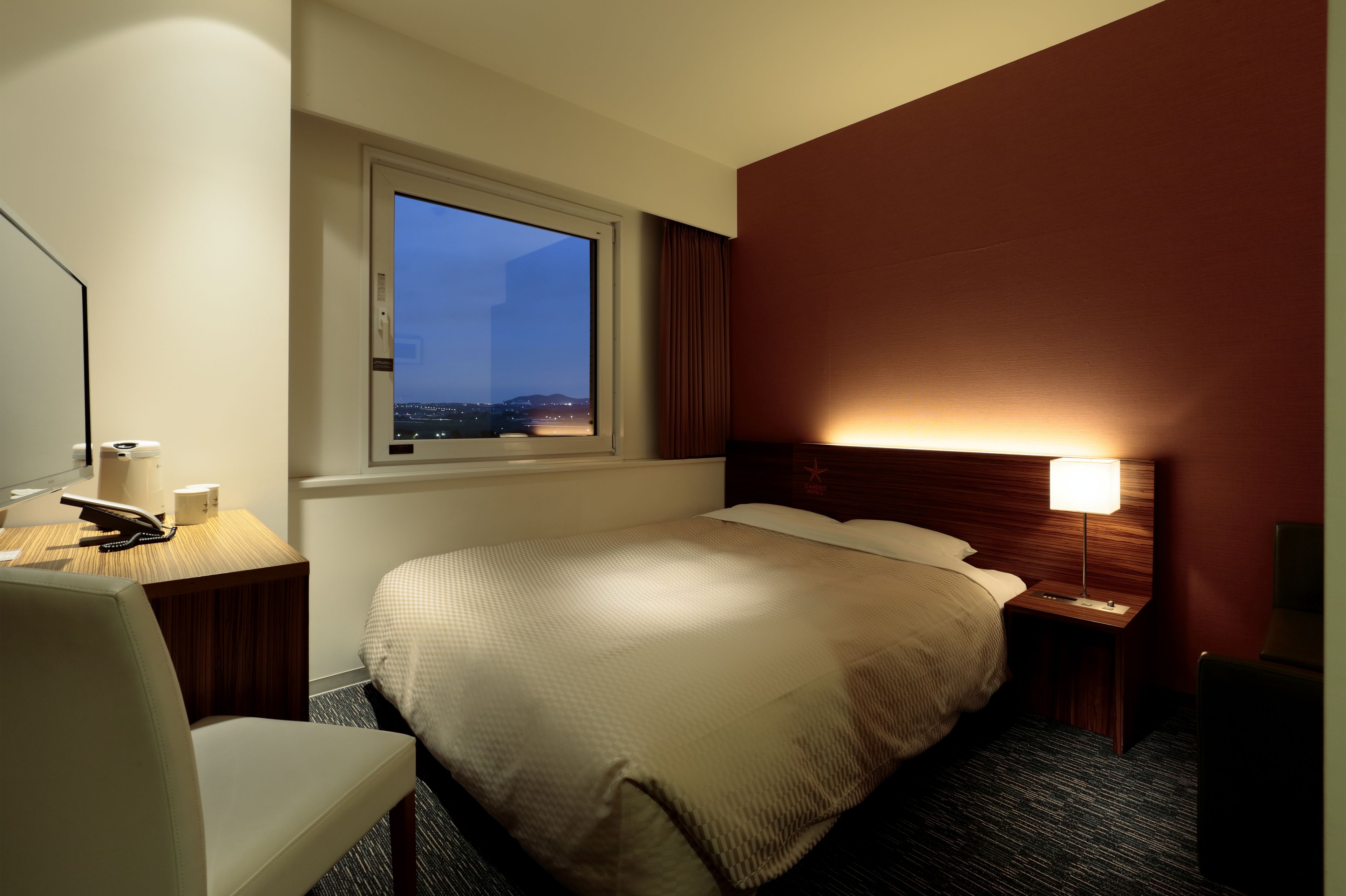 premium bedding, soundproofing, free wifi, bed sheets