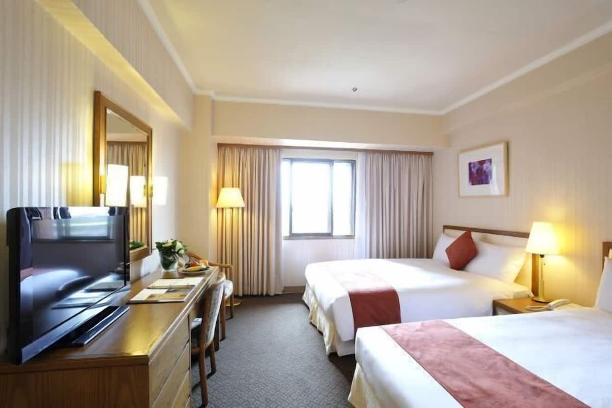 Minibar, in-room safe, desk, iron/ironing board