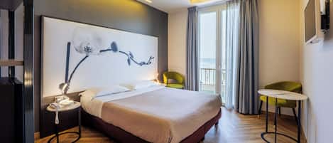Quarto casal ou duplo, sacada, vista para o lago (front lake) | Cofres nos quartos, Wi-Fi de cortesia, roupa de cama