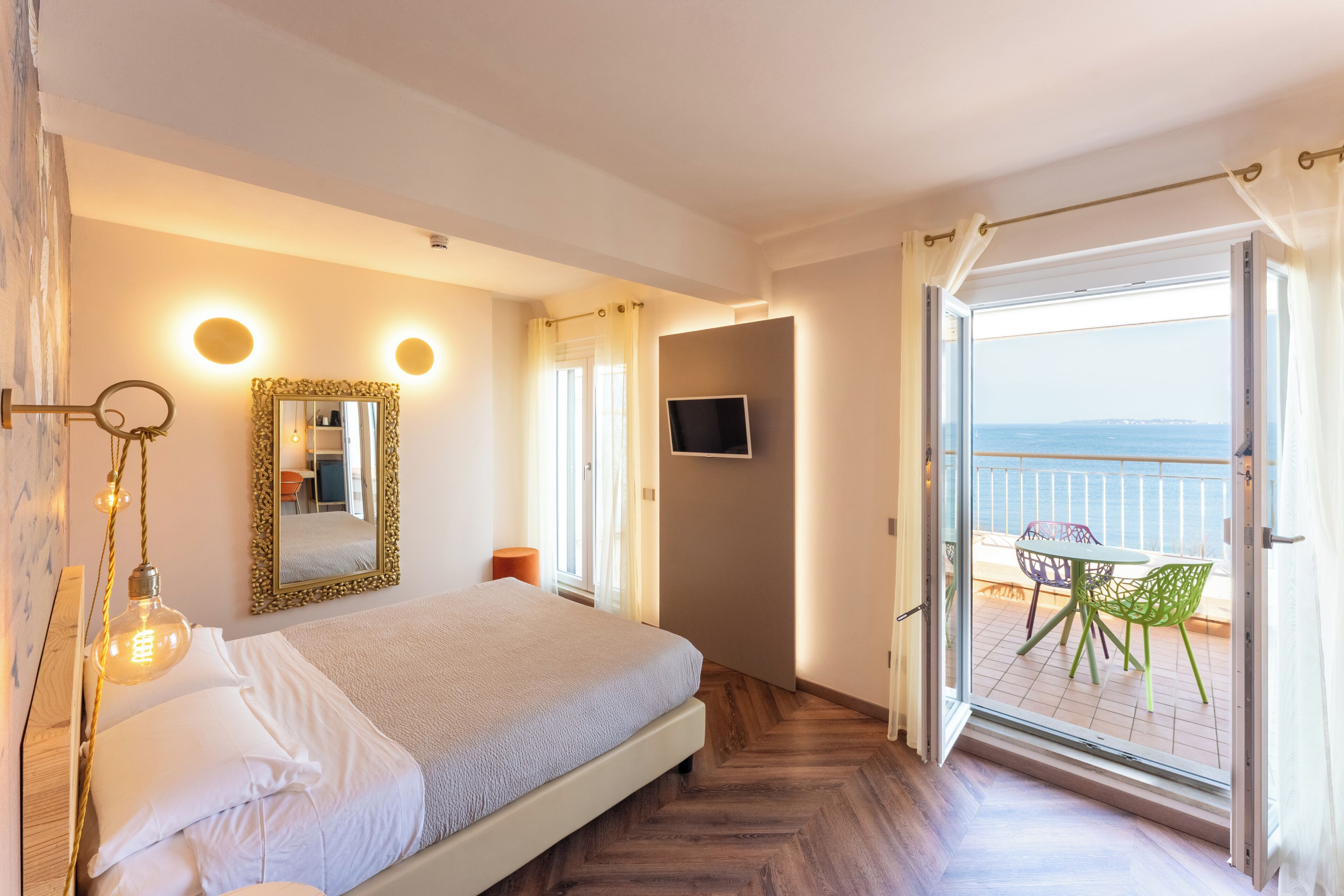 Coffres-forts dans les chambres, Wi-Fi gratuit, draps fournis