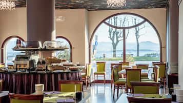 Desayuno buffet incluido todos los días