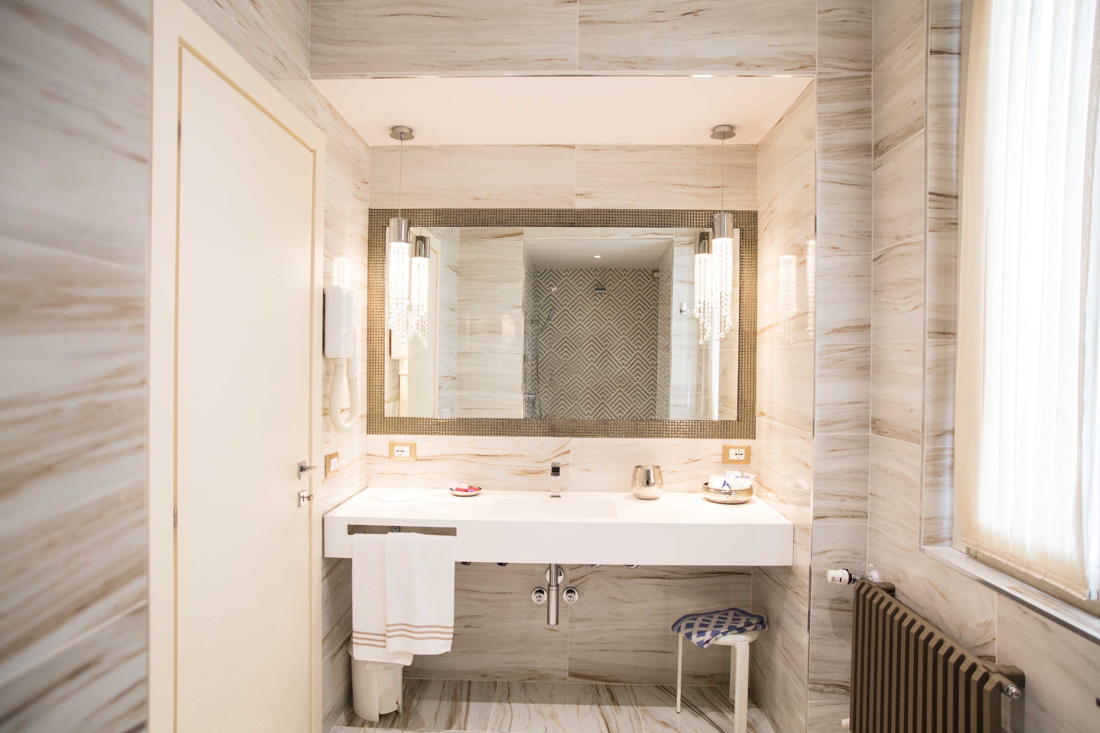 suite, 1 bedroom, balcony, lake view (1st floor - gold) | bathroom | hair dryer, bidet, towels