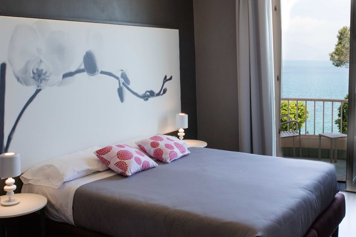 Chambre Double ou avec lits jumeaux, balcon, vue lac (front lake) | Coffres-forts dans les chambres, Wi-Fi gratuit, draps fournis