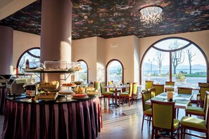Petit déjeuner buffet compris tous les jours