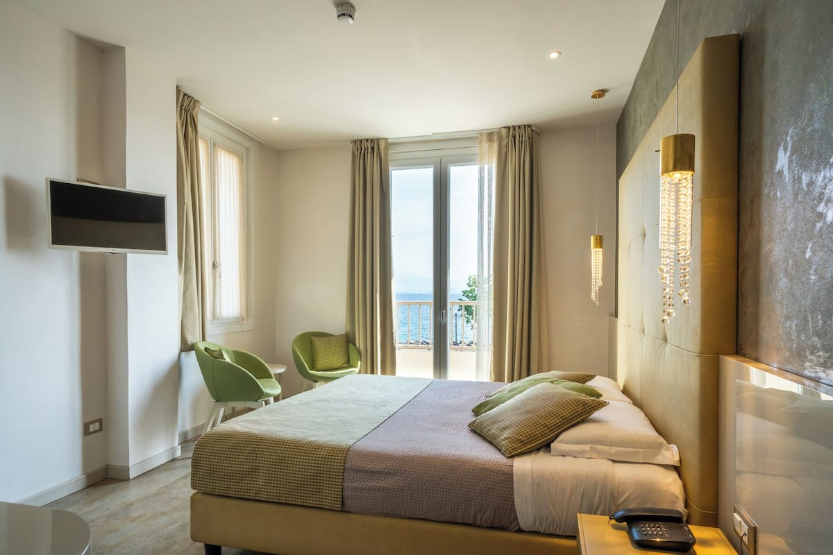 Suite, 1 Schlafzimmer, Balkon, Seeblick (1st floor - Gold) | Zimmersafe, kostenloses WLAN, BettwÀsche