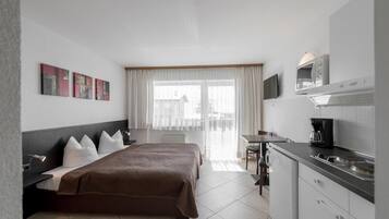 Family Room, Balcony | Free WiFi