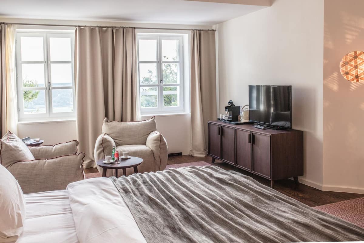 Standard Double Room, Balcony | Minibar, in-room safe, desk, iron/ironing board